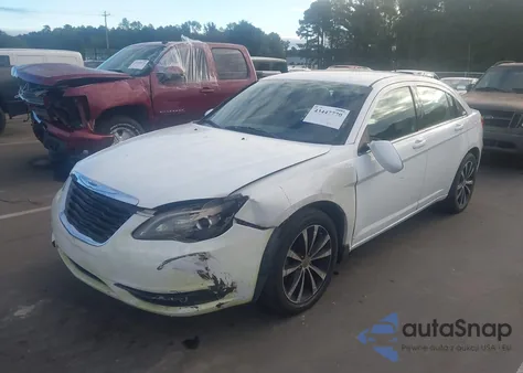 2013 Chrysler 200 Touring z USA, uszkodzony, nr VIN 1C3CCBBG4DN745129